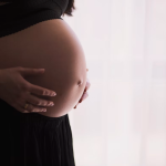 Amniocentèse est un test de diagnostic qui est réalisé pendant la grossesse.